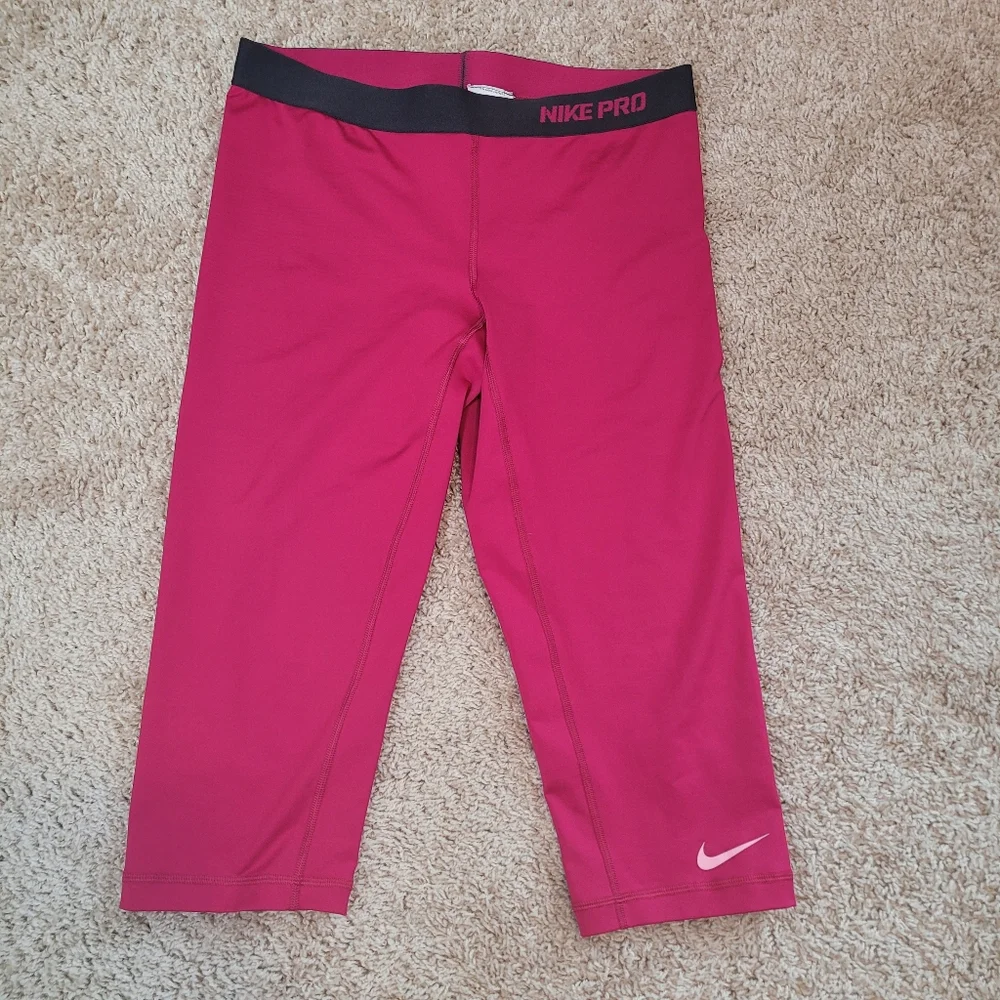 Nike pro Size Large Pink Fushia Cropped Legging Dri Fit athletic workout